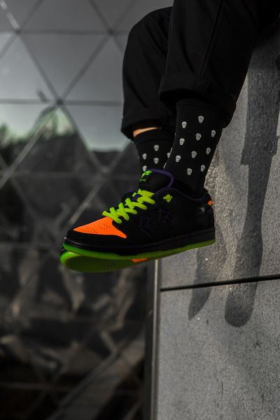 2020 men sb dunk low night of mischief halloween running shoes black total orange court purple volt sports skateboard sneakers, White;red
2020 men sb dunk low night of mischief halloween running shoes black total orange court purple volt sports skateboard sneakers, White;red