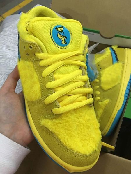 release grateful dead x sb dunk low yellow bear running shoes yellow blue fury upper suede skateboarding shoes sports sneakers with box
release grateful dead x sb dunk low yellow bear running shoes yellow blue fury upper suede skateboarding shoes sports sneakers with box