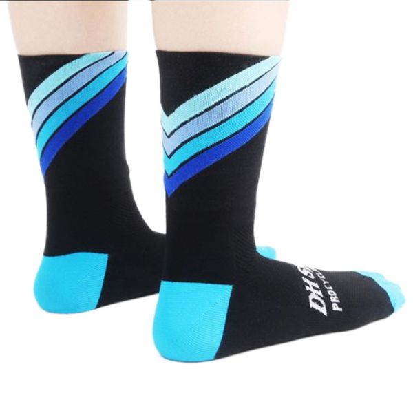 1 pair cycling socks running mountaineering competition professional socks breathable wear-resistant mid tube new, Black
1 pair cycling socks running mountaineering competition professional socks breathable wear-resistant mid tube new, Black
