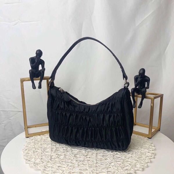 dicky0750 pleated hobo shoulder bag for women chest pack lady tote chains handbags presbyopic pleated purse messenger bag handbags canvas wh
dicky0750 pleated hobo shoulder bag for women chest pack lady tote chains handbags presbyopic pleated purse messenger bag handbags canvas wh