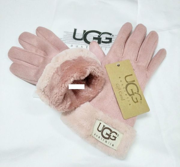 2020 luxury fashion women' brand gloves for winter and autumn cashmere mittens gloves with lovely fur ball outdoor black, Blue;gray
2020 luxury fashion women' brand gloves for winter and autumn cashmere mittens gloves with lovely fur ball outdoor black, Blue;gray