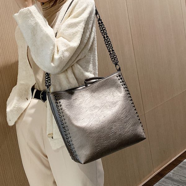 женщины повседневная заклепки сумка черный дамы простой моды сумочка мягкая кожа женщины большой посланник школа shopper ручной мешок
женщины повседневная заклепки сумка черный дамы простой моды сумочка мягкая кожа женщины большой посланник школа shopper ручной мешок