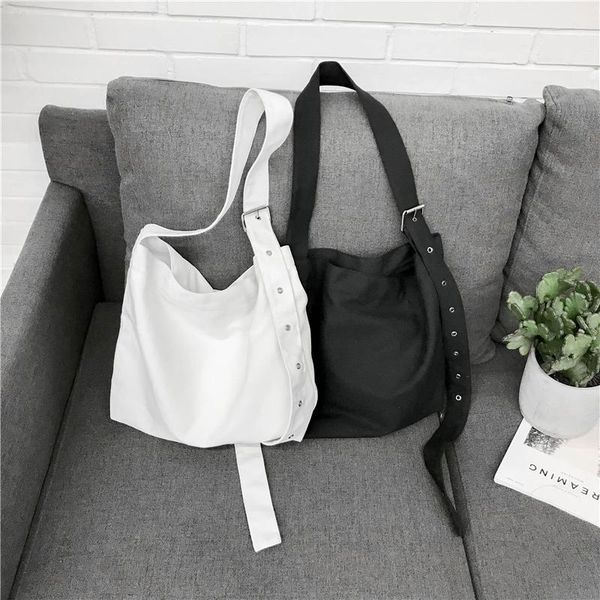 2020 ladies fashion shoulder bag small fragrance temperament messenger bag new korean harajuku student canvas simple wild
2020 ladies fashion shoulder bag small fragrance temperament messenger bag new korean harajuku student canvas simple wild