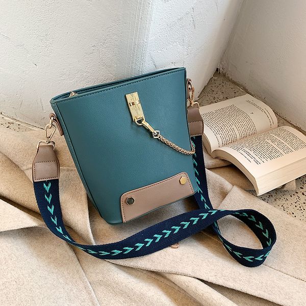 2020 new korean fashion contrast color shoulder messenger bag simple wild bucket bag
2020 new korean fashion contrast color shoulder messenger bag simple wild bucket bag