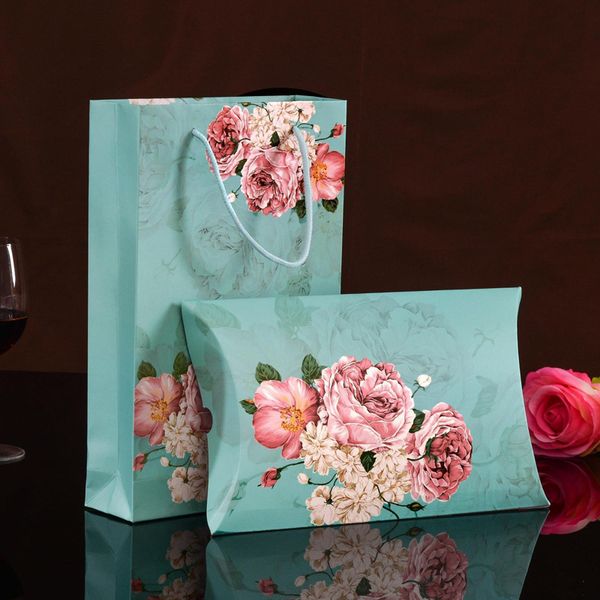 wholesale handkerchief silk scarf packing boxes pillow shape paper gift box portable flower package bag with handle
wholesale handkerchief silk scarf packing boxes pillow shape paper gift box portable flower package bag with handle