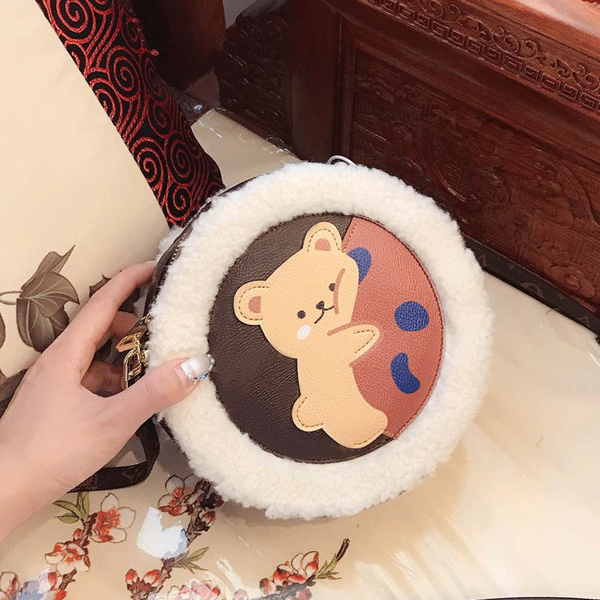 2020 новый presbyopia бинг ган сюна круглого торт сумка женских ягнят шерсть медведь плечо маленького круглого мешок net red ins
2020 новый presbyopia бинг ган сюна круглого торт сумка женских ягнят шерсть медведь плечо маленького круглого мешок net red ins