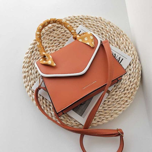 new fashion handbag diagonal bag & elegant vintage macaron color scarf shoulder bag width 19.5cm height 17.5cm thickness 7cm 
new fashion handbag diagonal bag & elegant vintage macaron color scarf shoulder bag width 19.5cm height 17.5cm thickness 7cm