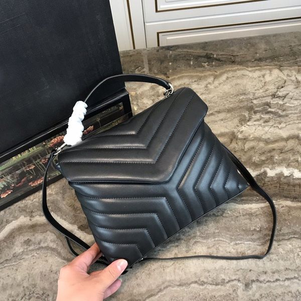 designer luxury handbags purses women handbag wave pattern fashion lady clutch bags designer tote duffle bag leisure shoulder bag
designer luxury handbags purses women handbag wave pattern fashion lady clutch bags designer tote duffle bag leisure shoulder bag