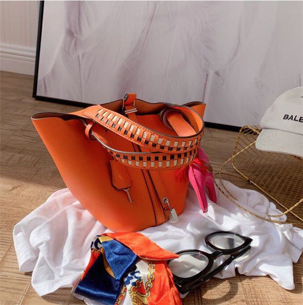 дизайнерская роскошная сумочка женская классическая сумка h кожаная дизайнерская женская сумка через плечо роскошный женский размер
дизайнерская роскошная сумочка женская классическая сумка h кожаная дизайнерская женская сумка через плечо роскошный женский размер