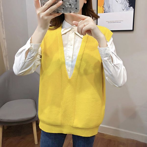v-neck short knit vest women's vest autumn and winter 2019 new loose sleeveless sweater outside wear, Black;white
v-neck short knit vest women's vest autumn and winter 2019 new loose sleeveless sweater outside wear, Black;white