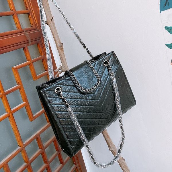 fashion designer handbag high-end brand women's bag flip hand chain design high-quality ladies bags large capacity designer shoulder ba
fashion designer handbag high-end brand women's bag flip hand chain design high-quality ladies bags large capacity designer shoulder ba