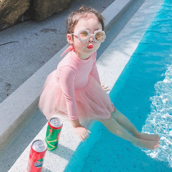 children's girl's long-sleeved sunscreen conjoined baby's baby swimsuit cute children's podium princess swimsuit, White;black
children's girl's long-sleeved sunscreen conjoined baby's baby swimsuit cute children's podium princess swimsuit, White;black