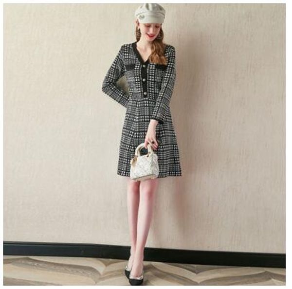 french niche fashion knit plaid v-neck waist a-line skirt dress, Black;gray
french niche fashion knit plaid v-neck waist a-line skirt dress, Black;gray