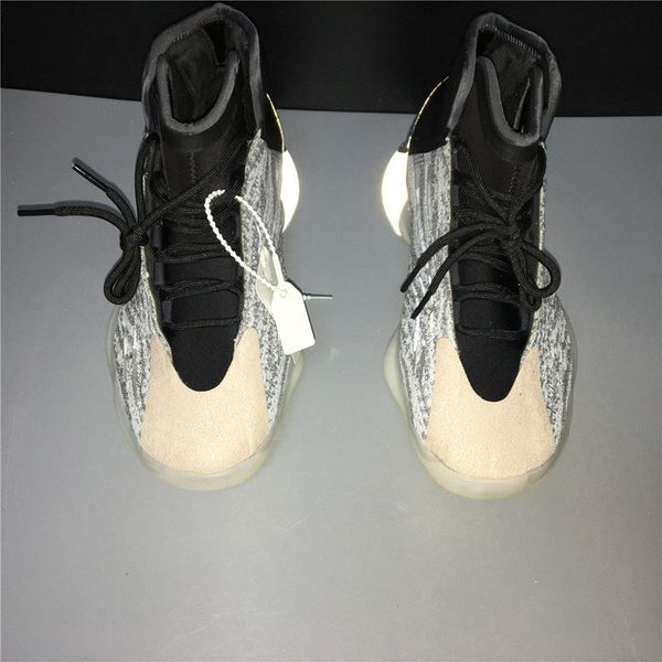 2020 original kanye west basketball shoes quantum 3m reflective suede overlays men sports sneakers designer running shoes eg1535 with box
2020 original kanye west basketball shoes quantum 3m reflective suede overlays men sports sneakers designer running shoes eg1535 with box