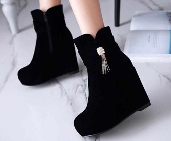 2018 suede women's boots in winter with new style slope heel round head keep warm non-slip, Black
2018 suede women's boots in winter with new style slope heel round head keep warm non-slip, Black