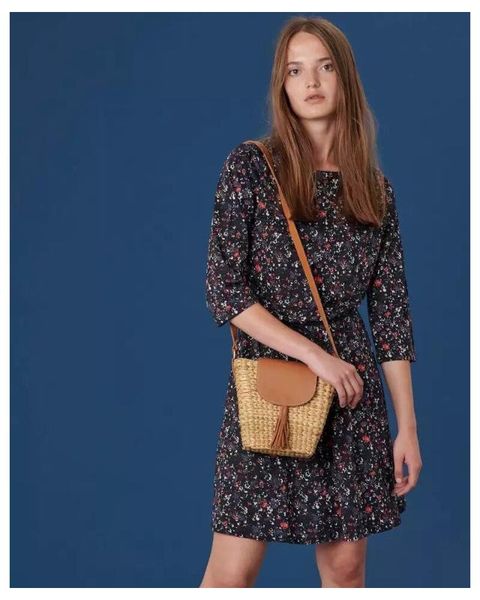 2020 nouveau sac de messager de paille femelle tissé littéraire petit trapèze épaule poche sauvage sac tassel plage
2020 nouveau sac de messager de paille femelle tissé littéraire petit trapèze épaule poche sauvage sac tassel plage