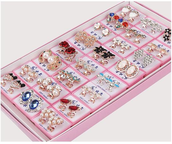 Смешайте Стили Серьги с Коробкой Анти-Аллергия Десятки Узоров Пирсинг Серьги Ста
Смешайте Стили Серьги с Коробкой Анти-Аллергия Десятки Узоров Пирсинг Серьги Ста