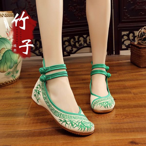 embroidered cloth shoes, Black
embroidered cloth shoes, Black