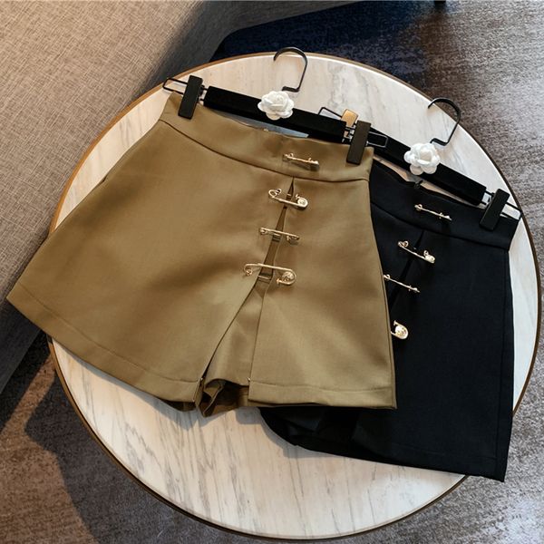 high street stylish 2020 designer shorts women's brooch embellished casual shorts, White;black
high street stylish 2020 designer shorts women's brooch embellished casual shorts, White;black