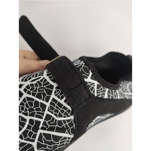 shoes casual men classic women black blue breathable comfortable outdoor shoes mens trainers sports sneakers size 40-45 
shoes casual men classic women black blue breathable comfortable outdoor shoes mens trainers sports sneakers size 40-45