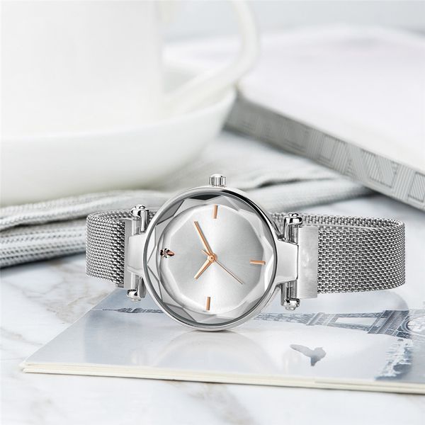 fashion ladies women femme quartz watches high-end vibrating network red mesh with trend dress wrist watch thanksgiving gift, Slivery;brown
fashion ladies women femme quartz watches high-end vibrating network red mesh with trend dress wrist watch thanksgiving gift, Slivery;brown