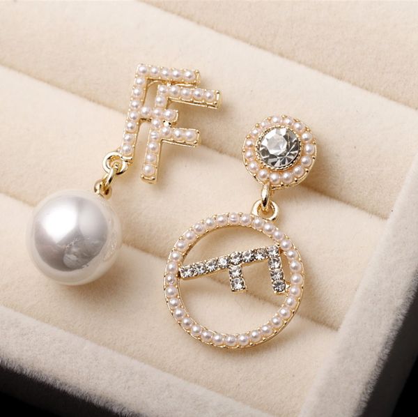 2020 hot new luxury jewelry ladies pearl нерегулярные серьги бриллиантовые серьги высокое качество элегантный модный стиль дикий, Golden;silver
2020 hot new luxury jewelry ladies pearl нерегулярные серьги бриллиантовые серьги высокое качество элегантный модный стиль дикий, Golden;silver