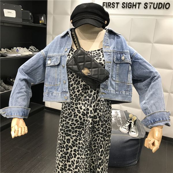 denim jacket female 2019 autumn new retro wild lapel long sleeve double pocket loose jacket, Black;brown
denim jacket female 2019 autumn new retro wild lapel long sleeve double pocket loose jacket, Black;brown