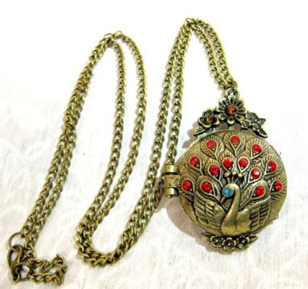 peacock locket crystal pendants necklace 1pc, Silver
peacock locket crystal pendants necklace 1pc, Silver