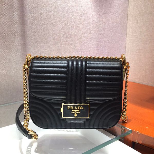 classic lady's single shoulder bag high-end custom quality diagonal cross bag fashion bag fashion style gold metal accessories with non
classic lady's single shoulder bag high-end custom quality diagonal cross bag fashion bag fashion style gold metal accessories with non