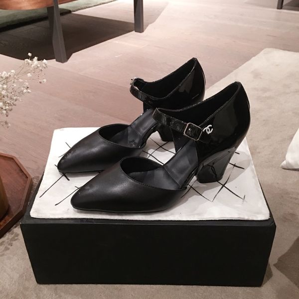 new style high-end luxury ladies high heels casual party wedding shoes sandals slippers triple fashion designer shoes mvcbx
new style high-end luxury ladies high heels casual party wedding shoes sandals slippers triple fashion designer shoes mvcbx