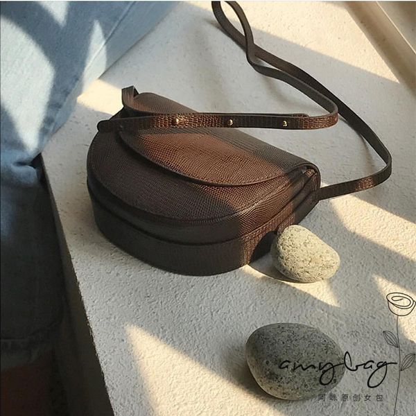 2020 new retro large capacity small square bag girl bag messenger shoulder temperament wild small square
2020 new retro large capacity small square bag girl bag messenger shoulder temperament wild small square