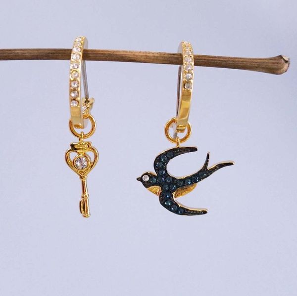 2020 designer new shijia seiko version asymmetric key swallow earrings earrings fashion simple female factory wholesale, Silver
2020 designer new shijia seiko version asymmetric key swallow earrings earrings fashion simple female factory wholesale, Silver