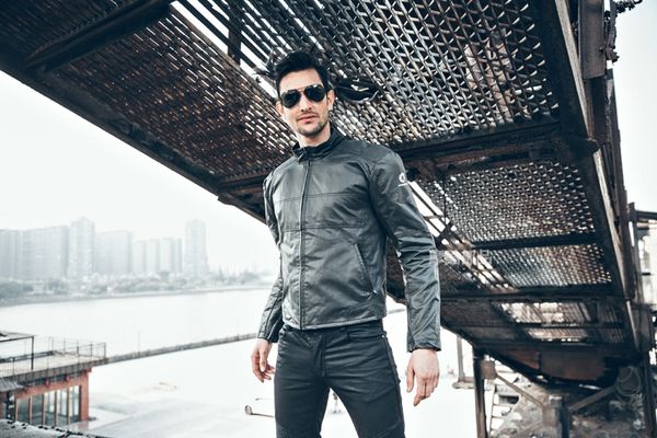 2017 fashion slim motorcycle jacket road riding jacket for men 5-piece removable protective gear
2017 fashion slim motorcycle jacket road riding jacket for men 5-piece removable protective gear