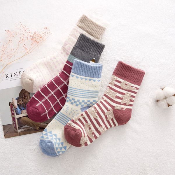 1pair women autumn and winter cotton socks ladies cute animal pattern cartoon socks thicken warm comfortable, Black
1pair women autumn and winter cotton socks ladies cute animal pattern cartoon socks thicken warm comfortable, Black