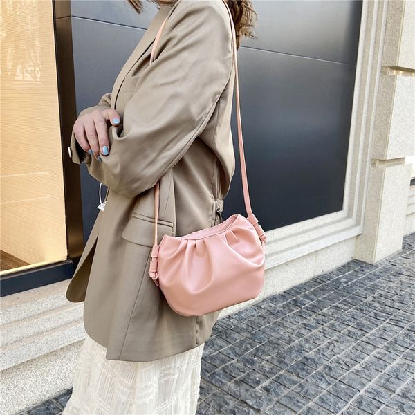 2020 new women's shoulder bag korean versio of the pleated ladies crossbodybag fashion solid colormini cloud ladies shoulder bag
2020 new women's shoulder bag korean versio of the pleated ladies crossbodybag fashion solid colormini cloud ladies shoulder bag