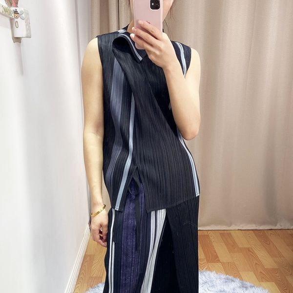 2020 summer new striped colorblock t-shirt miyak pleated t-shirt women shoulder decoration round neck slim vest tide t787898, White
2020 summer new striped colorblock t-shirt miyak pleated t-shirt women shoulder decoration round neck slim vest tide t787898, White