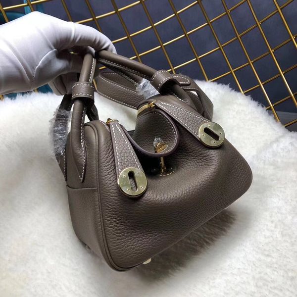 20cm designer bag women tote calfskin genuine leather mini fashion s woman handbag lady shoulder factory wholesale 1rnr
20cm designer bag women tote calfskin genuine leather mini fashion s woman handbag lady shoulder factory wholesale 1rnr