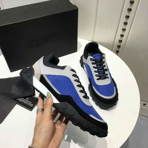 2020 women mens luxury designer reflective casual shoes womens sneakers velvet calfskin & mixed fibers designer sneakers, Black
2020 women mens luxury designer reflective casual shoes womens sneakers velvet calfskin & mixed fibers designer sneakers, Black