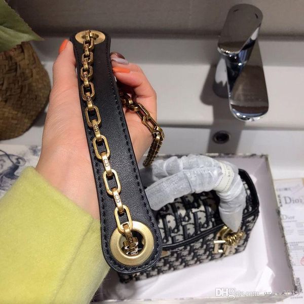 2020 fashion women handbags ladies design solid color alphabet embroidery bracelet wallet leather chain bag crossbody bags a795
2020 fashion women handbags ladies design solid color alphabet embroidery bracelet wallet leather chain bag crossbody bags a795