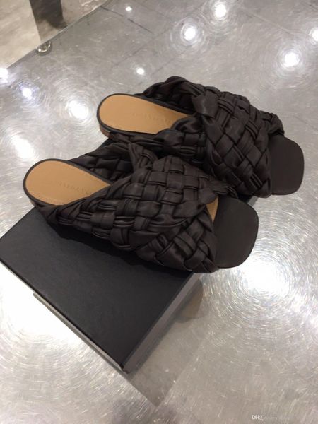 2020 latest handmade casual shoes ladies casual slippers fashion trend versatile and comfortable size 35-40 type 39745400721a
2020 latest handmade casual shoes ladies casual slippers fashion trend versatile and comfortable size 35-40 type 39745400721a