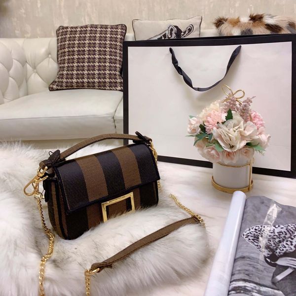 шикарная повелительница конструктора мешка плеча женщин марка crossbody девушки девичьих роскошные сумки классический нашивки лоскутная стил
шикарная повелительница конструктора мешка плеча женщин марка crossbody девушки девичьих роскошные сумки классический нашивки лоскутная стил