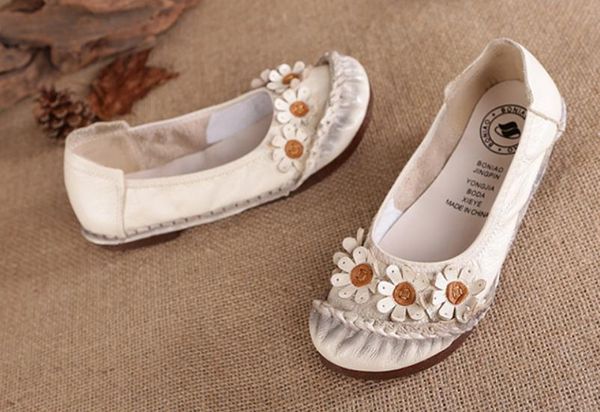 2019 women's shoes in spring and autumn with new style flat bottom round head comfortable soft bottom flower mother shoes@2612, Black
2019 women's shoes in spring and autumn with new style flat bottom round head comfortable soft bottom flower mother shoes@2612, Black