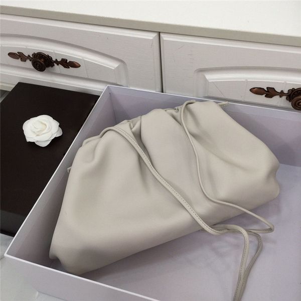 2020 new fashion soft leather bag shoulder cloud big bag large capacity
2020 new fashion soft leather bag shoulder cloud big bag large capacity