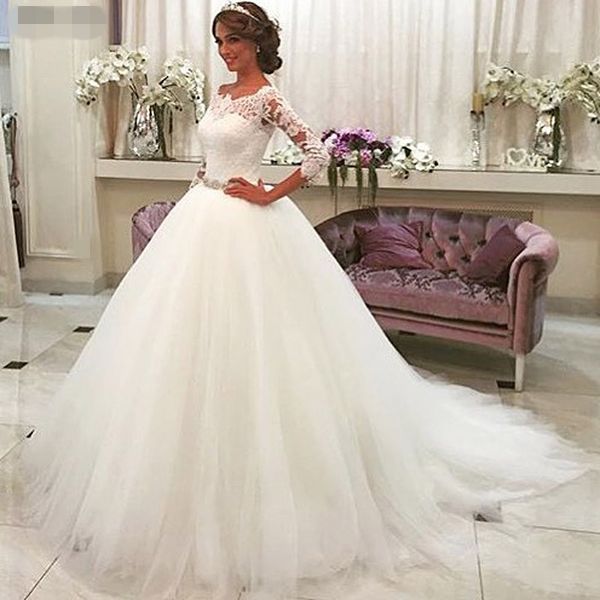 white lace appliques ball gown wedding dresses 3/4sleeves 2020 crew beaded crystal sash button back tulle wedding gowns robe de mariee
white lace appliques ball gown wedding dresses 3/4sleeves 2020 crew beaded crystal sash button back tulle wedding gowns robe de mariee