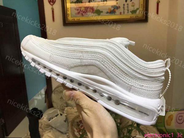 og x undftd black speed mens running shoes cushion women sneakers trainers men sports shoe casual leisure tennis tripel white joint, Black;green
og x undftd black speed mens running shoes cushion women sneakers trainers men sports shoe casual leisure tennis tripel white joint, Black;green