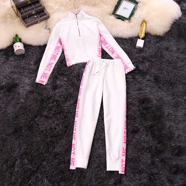 2019 autumn new style collar letter long-sleeved shirt + high waist pants two-piece suit women, White
2019 autumn new style collar letter long-sleeved shirt + high waist pants two-piece suit women, White