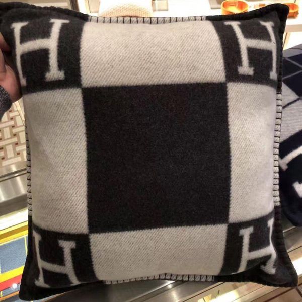 Smelov fashion vintage fleece pillowcase letter H european pillow cover covers wool throw pillow case 45x45 65x65cm
Smelov fashion vintage fleece pillowcase letter H european pillow cover covers wool throw pillow case 45x45 65x65cm