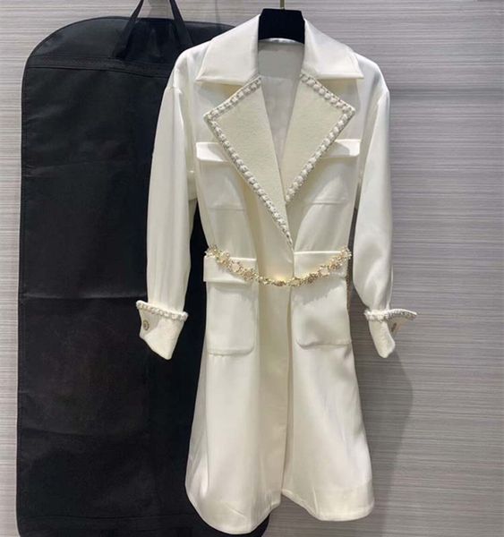 autumn 2019 new european and american women's wear long sleeve suit collar fine waist chain fashion trench coat, Tan;black
autumn 2019 new european and american women's wear long sleeve suit collar fine waist chain fashion trench coat, Tan;black