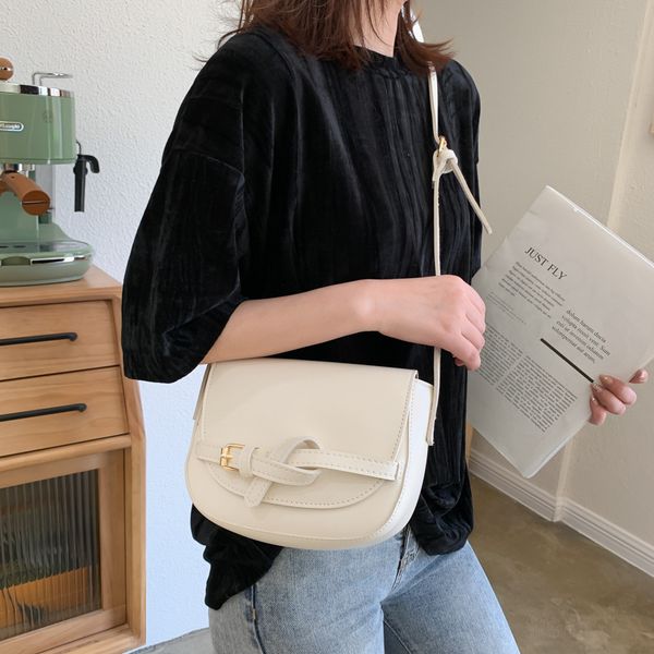 2020 new shoulder bag women's casual fashion korean ladies messenger bag sweet small fresh semicircle saddle