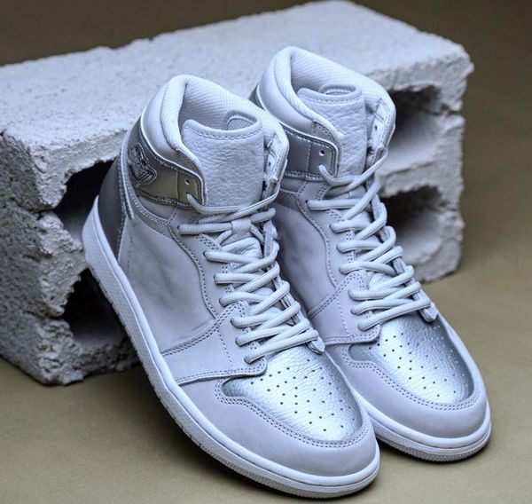 2020 аутентичные 1 high og 2020 co.j баскетбол обувь мужчина женщина neutral gray white metallic silver 1s кроссовки с оригинальным box
2020 аутентичные 1 high og 2020 co.j баскетбол обувь мужчина женщина neutral gray white metallic silver 1s кроссовки с оригинальным box